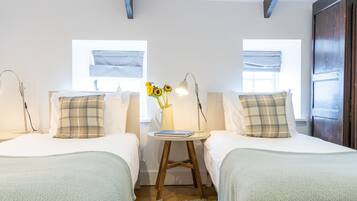 ์คํ ๋ค๋ ์ํํธ, ์นจ์ค 2๊ฐ (Garden) | ๊ฐ๊ฐ ๋ค๋ฅธ ์คํ์ผ์ ์ธํ
๋ฆฌ์ด, ๊ฐ๊ฐ ๋ค๋ฅด๊ฒ ๊ฐ๊ตฌ ๋น์น, ์ฑ
์, ๋ฐฉ์ ์ค๋น