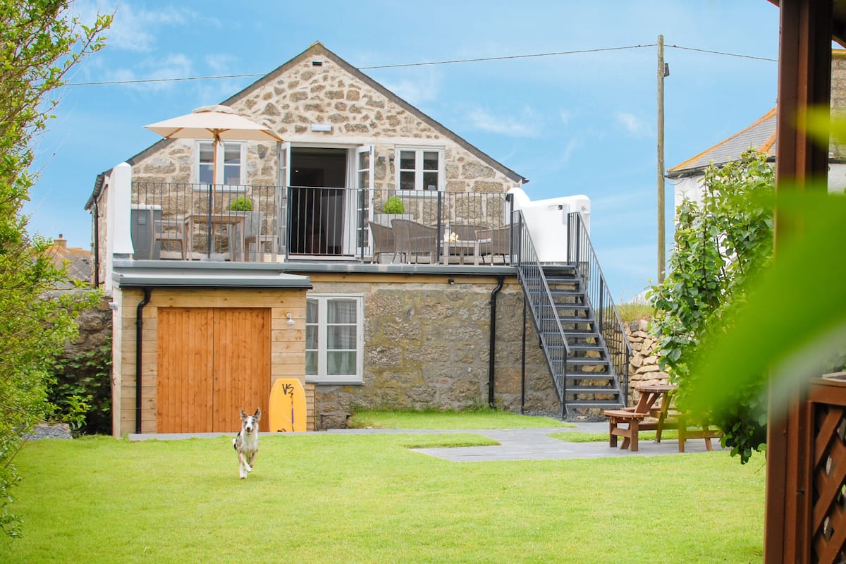 Standard Apartment, 2 Bedrooms (Garden) | Living area | Flat-screen TV, heated floors