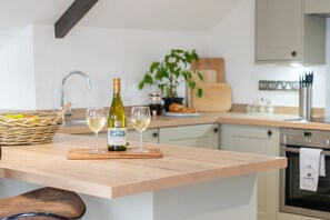 Standard-huoneisto, 2 makuuhuonetta (Garden) | Yksityinen keittiö | Jääkaappi, mikroaaltouuni, vedenkeitin