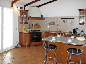 Peti sejuk, ketuhar gelombang mikro (atas permintaan), ketuhar, dapur 