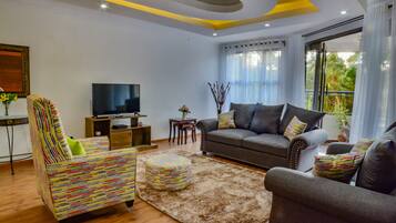 12 bedrooms, iron/ironing board, free WiFi, bed sheets