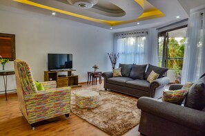 Iron/ironing board, free WiFi, bed sheets - Edmor Residences - Riverside (Nairobi)