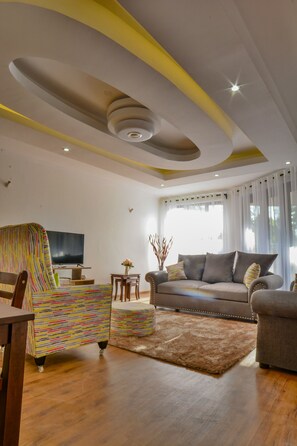 Bügeleisen/Bügelbrett, kostenloses WLAN, Bettwäsche