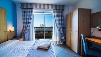 Zimmersafe, Babybetten, kostenloses WLAN, Bettwäsche