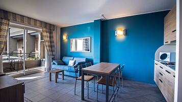 Zimmersafe, Babybetten, kostenloses WLAN, Bettwäsche