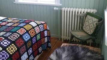 Standard Double Room, Shared Bathroom (4) | Free WiFi, bed sheets