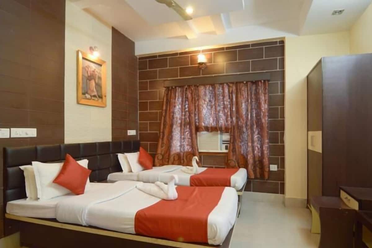 premium room, multiple beds, accessible, non smoking | in-room safe, desk, iron/ironing board, rollaway beds