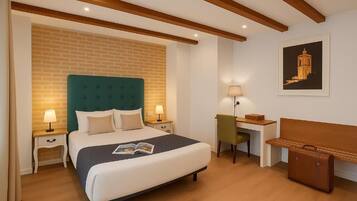 Appartement, uitzicht op stad | 1 slaapkamer, een kluis op de kamer, verduisterende gordijnen