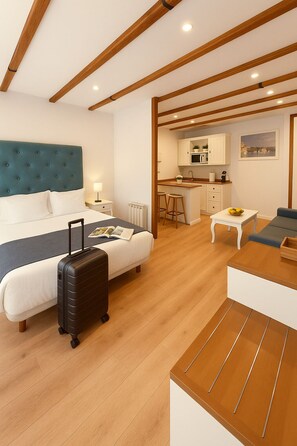 Apartamento, vista para a cidade | 1 quarto, cofres nos quartos, cortinas blackout, quartos à prova de som