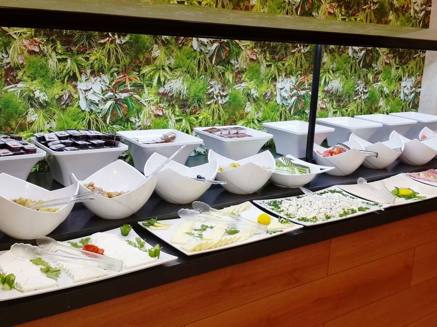 Daily buffet breakfast (TRY 200 per person)