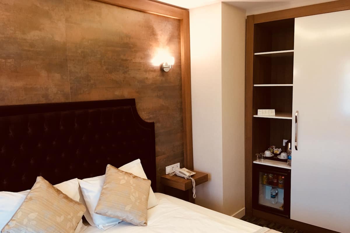 In-room safe, blackout curtains, free WiFi