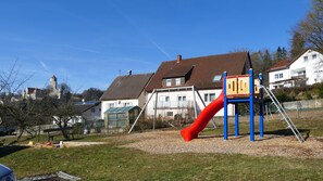 Children’s area - charming guest apartment niederalfingen - 3 BR - bright sunny - 120 sqm (Hüttlingen)