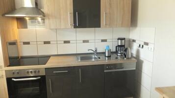 Kühlschrank, Mikrowelle, Ofen, Geschirrspüler