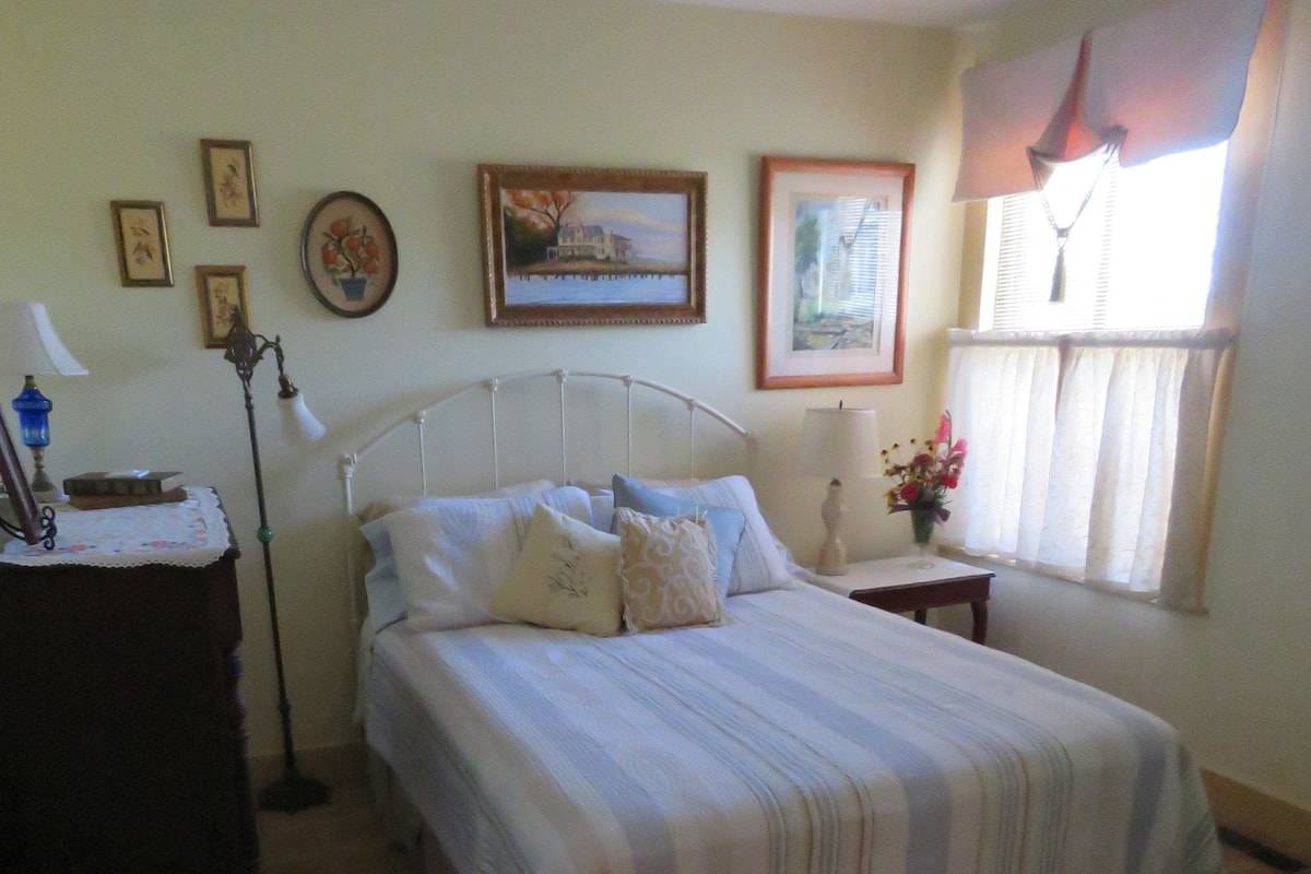1 habitación, decoración personalizada y muebles diferentes