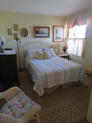 McDonald Room | Individually decorated, individually furnished, blackout curtains - The Whitehaven Hotel (Quantico)