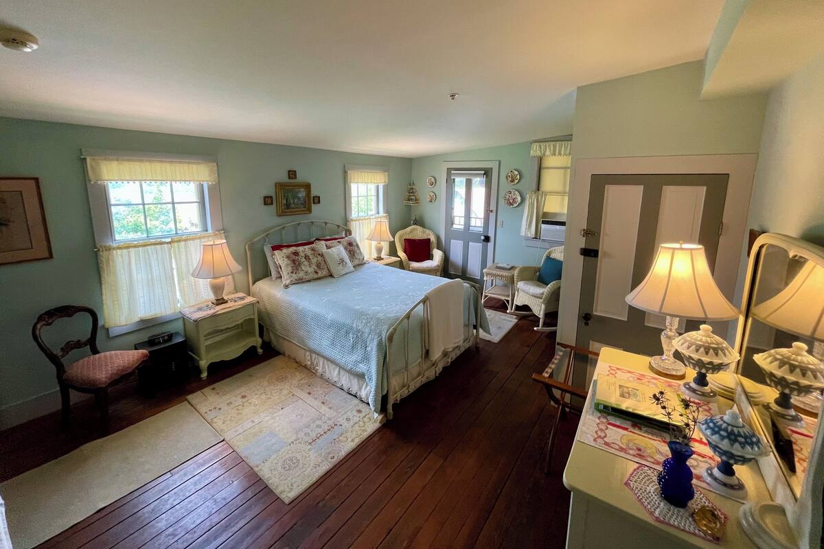 The Garden Room | Blackout drapes, iron/ironing board (on request), individually decorated