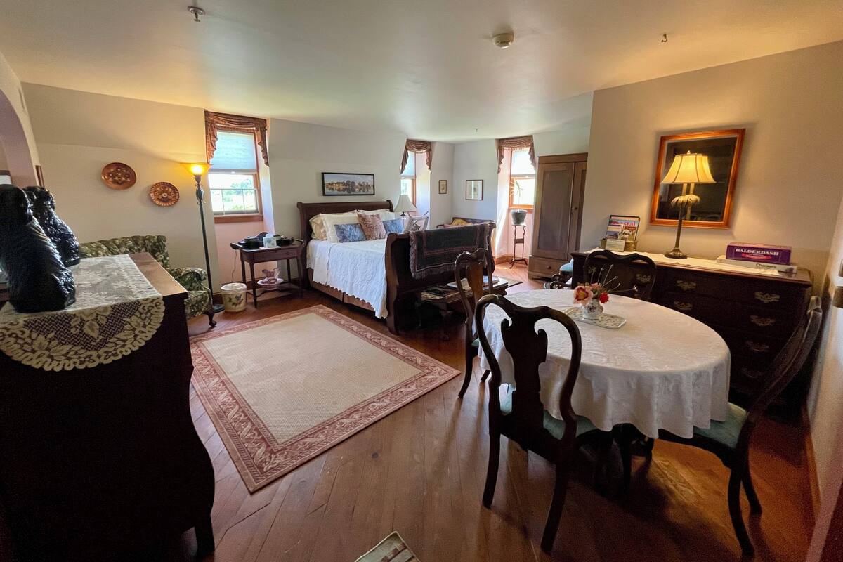The Lincoln Room | Blackout drapes, iron/ironing board (on request), individually decorated