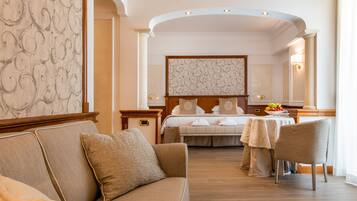 Suite Superior, balcone | Cassaforte in camera, tende oscuranti, insonorizzazione, Wi-Fi gratuito