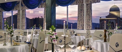 2 restaurants, dinner served, Italian cuisine