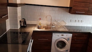Comfort Apartment, 1 Bedroom, Non Smoking | Private kitchen | Full-size fridge, oven, stovetop, electric kettle - Odyssey House (Twickenham)