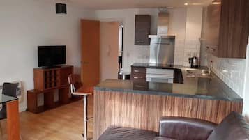 Comfort Apartment, 1 Bedroom, Non Smoking | Private kitchen | Full-sized fridge, oven, stovetop, electric kettle