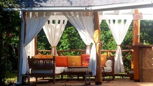 BBQ/picnic area - Kitu Kidogo Cottages (Diani Beach)