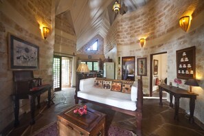 Flat-screen TV - Kitu Kidogo Cottages (Diani Beach)