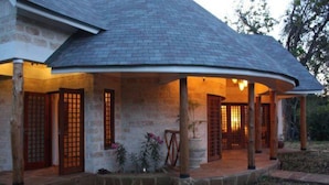 Property entrance - Kitu Kidogo Cottages (Diani Beach)
