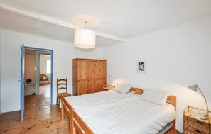 2 bedrooms, free WiFi