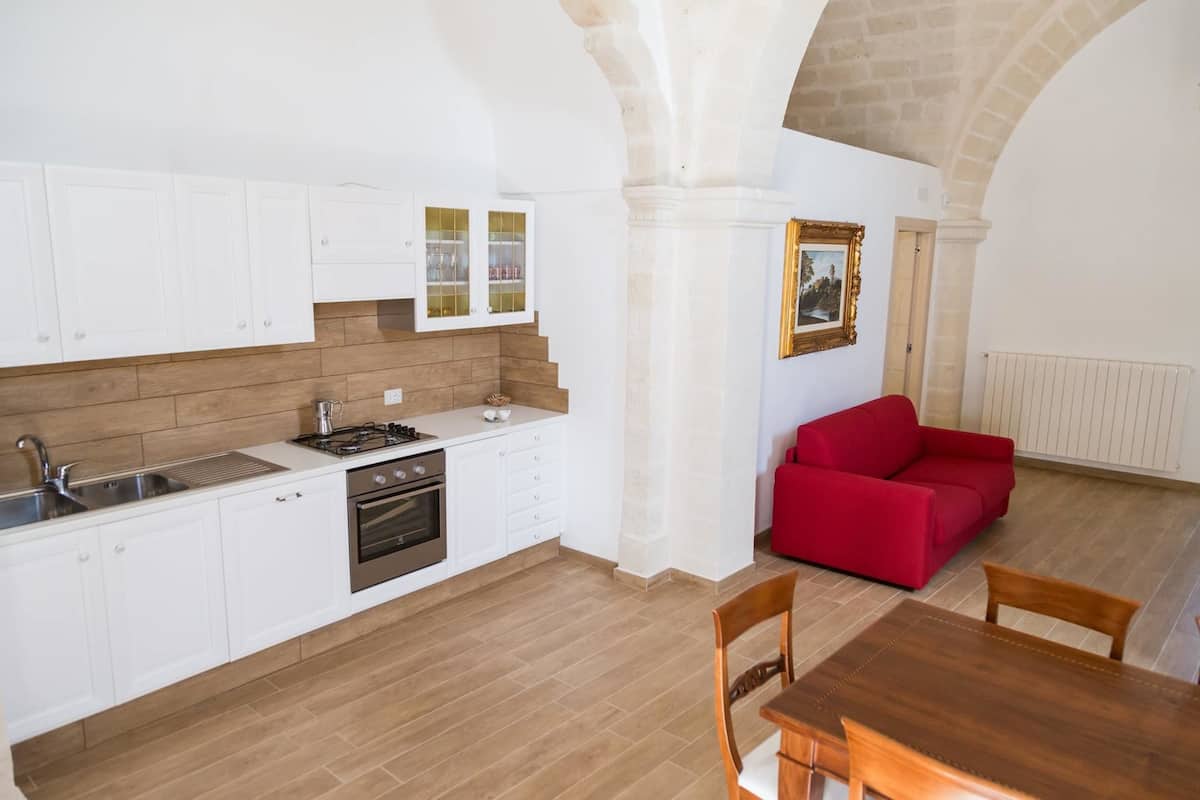 Deluxe Studio, 1 Queen Bed with Sofa bed, Mountain View | Desk, rollaway beds, free WiFi, bed sheets