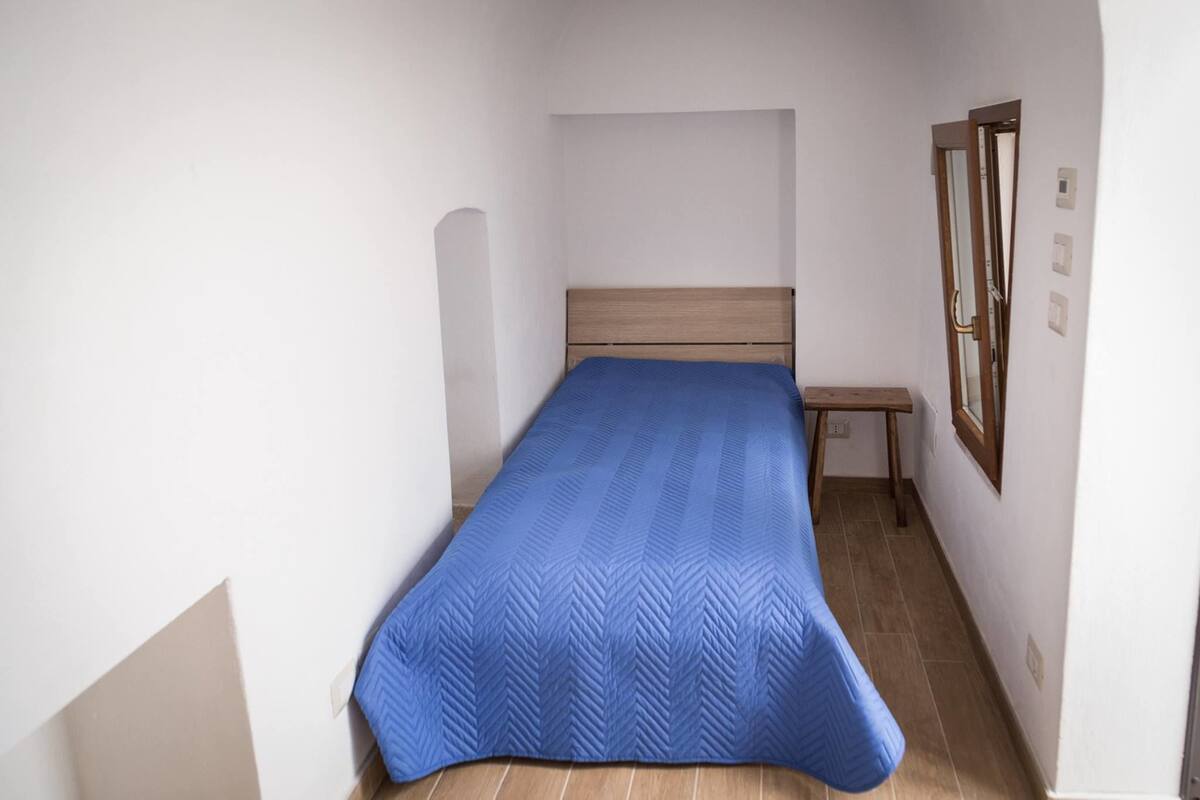 Basic Single Room, 1 Twin Bed | Desk, rollaway beds, free WiFi, bed sheets