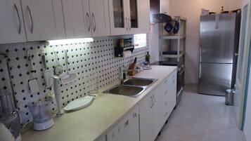 Refrigerador, horno, parrilla de estufa y lavavajillas