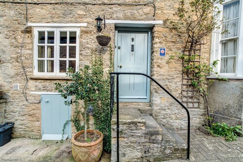 Browns Lane | Woodstock Holiday Let | 2 Beds & Sleeps 4