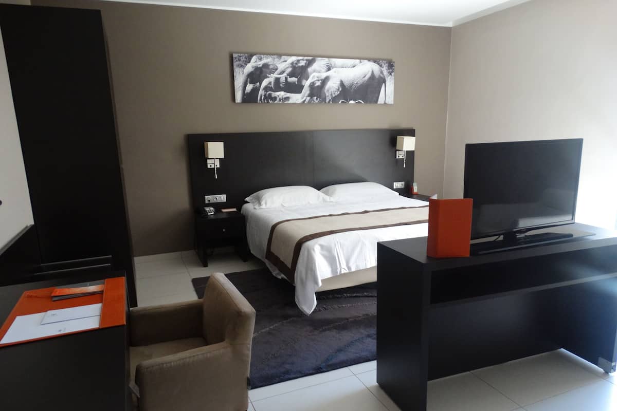 Suite junior | 1 habitación, ropa de cama de alta calidad y minibar