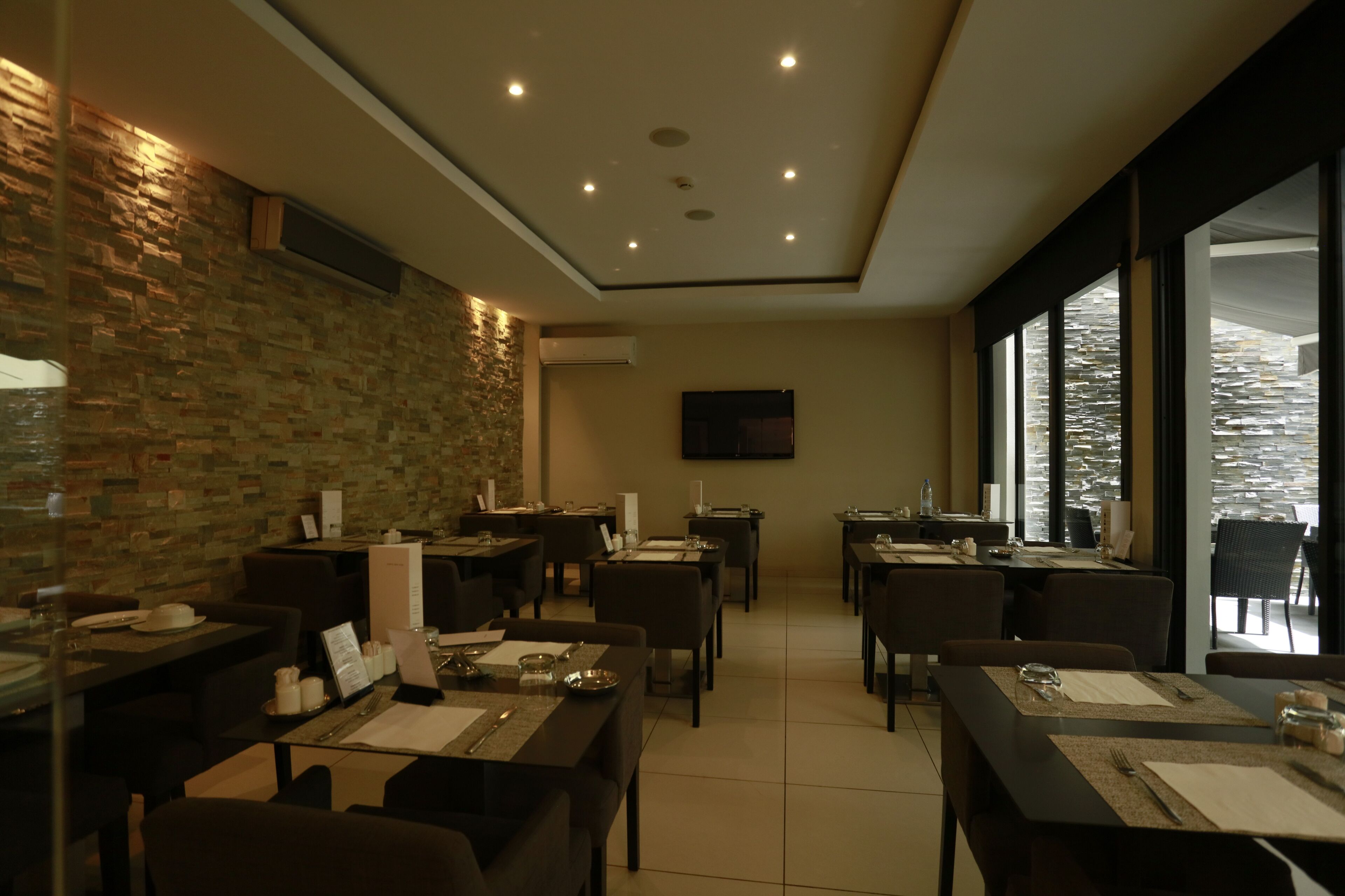 Breakfast, lunch, dinner served; local and international cuisine 