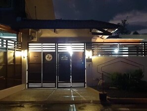 Exterior - Great Location- Beautiful/Cozy Home newly renovated With Japanese garden (ANGELES)