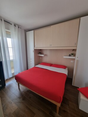 1 chambre, fer et planche à repasser, accès Internet, draps fournis