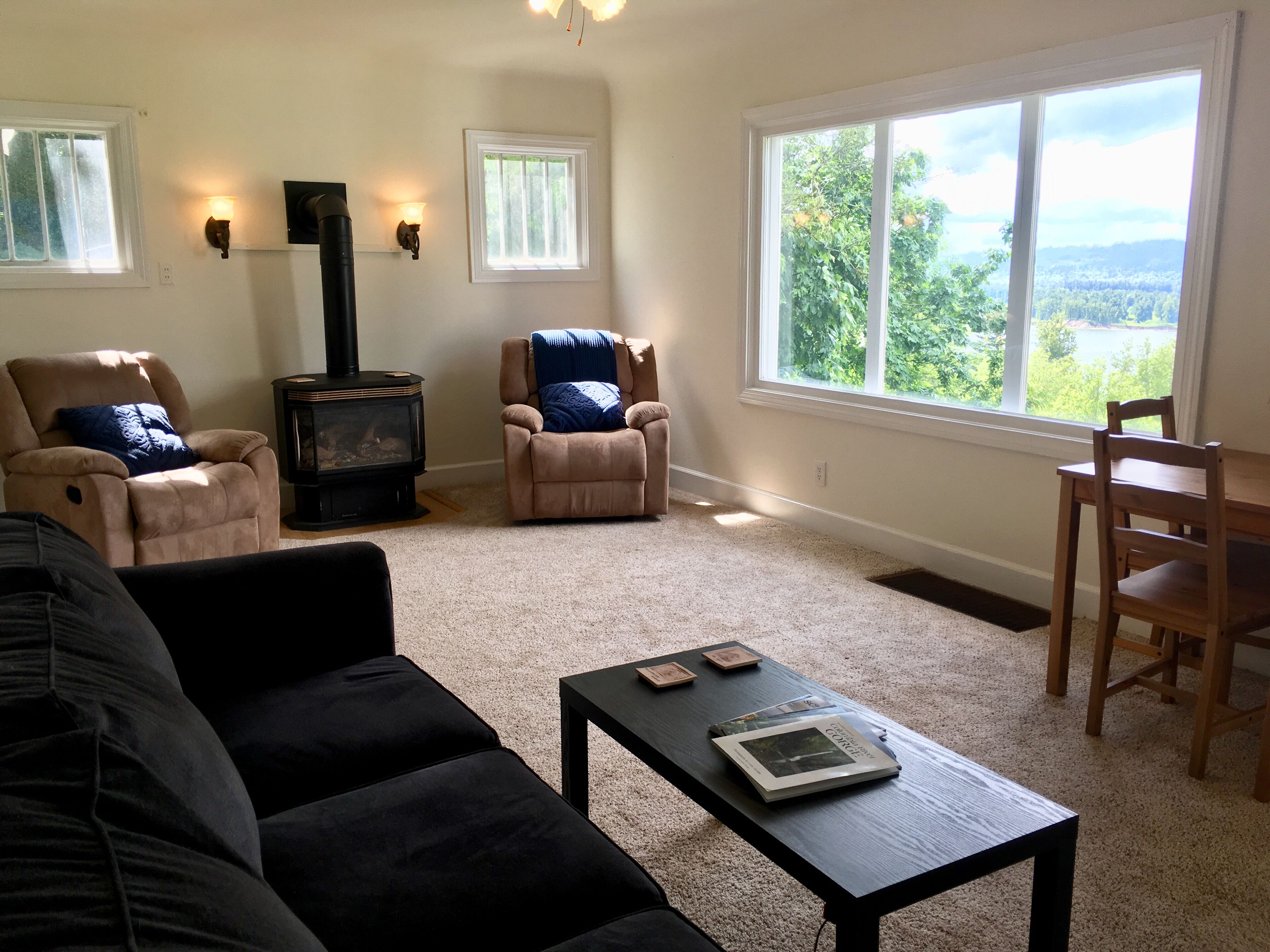 Televisio, takka, videopelejä