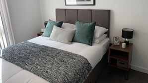 Deluxe Apartment, 2 Double Beds, Non Smoking | Iron/ironing board, WiFi (free), bed sheets - The Forum (Birmingham)