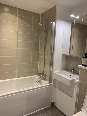 Deluxe Apartment, 2 Double Beds, Non Smoking | Bathroom | Towels - The Forum (Birmingham)