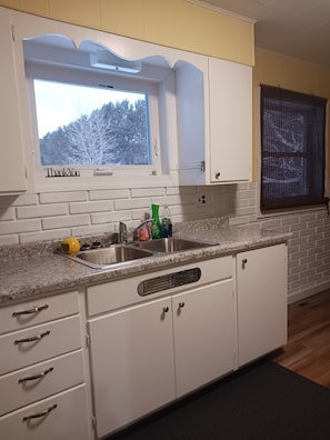 Fridge, microwave, oven, stovetop - The Sunshine Shack of Newberry Michigan conveniently located and sleeps up to 8 (Newberry)