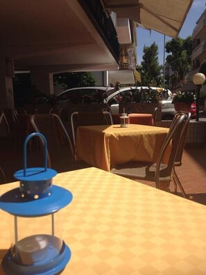 Outdoor dining - Hotel Baden Baden (Rimini)