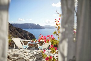Exterior - Lava Oia's (Santorini)