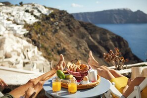 Exterior - Lava Oia's (Santorini)