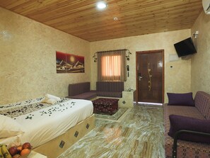 Yellow | Blendingsgardiner, wi-fi (inkludert) og sengetøy