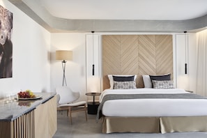 Twin / Double Room Inland View | มินิบาร์ฟรี, ตู้นิรภัยในห้องพัก, โต๊ะทำงาน, ผ้าม่านกันแสง