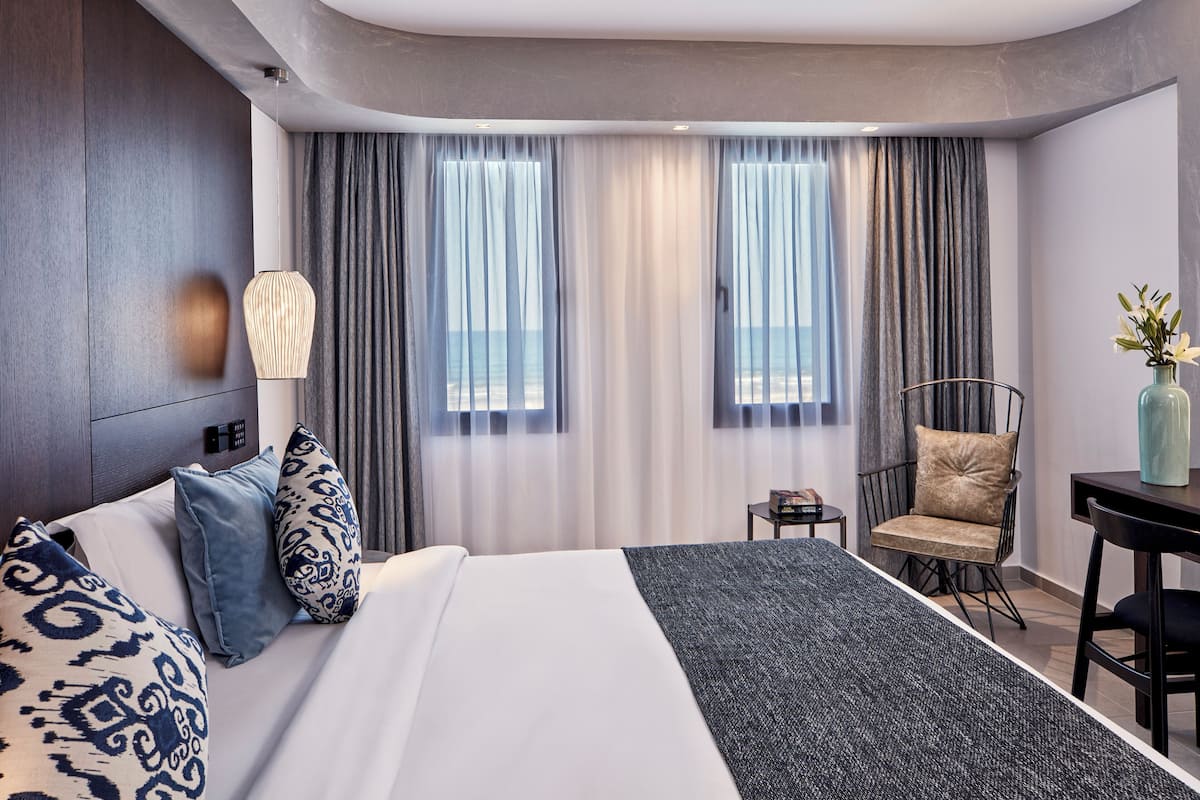Family Suite Sea View | 1 bedroom, free minibar, in-room safe, desk