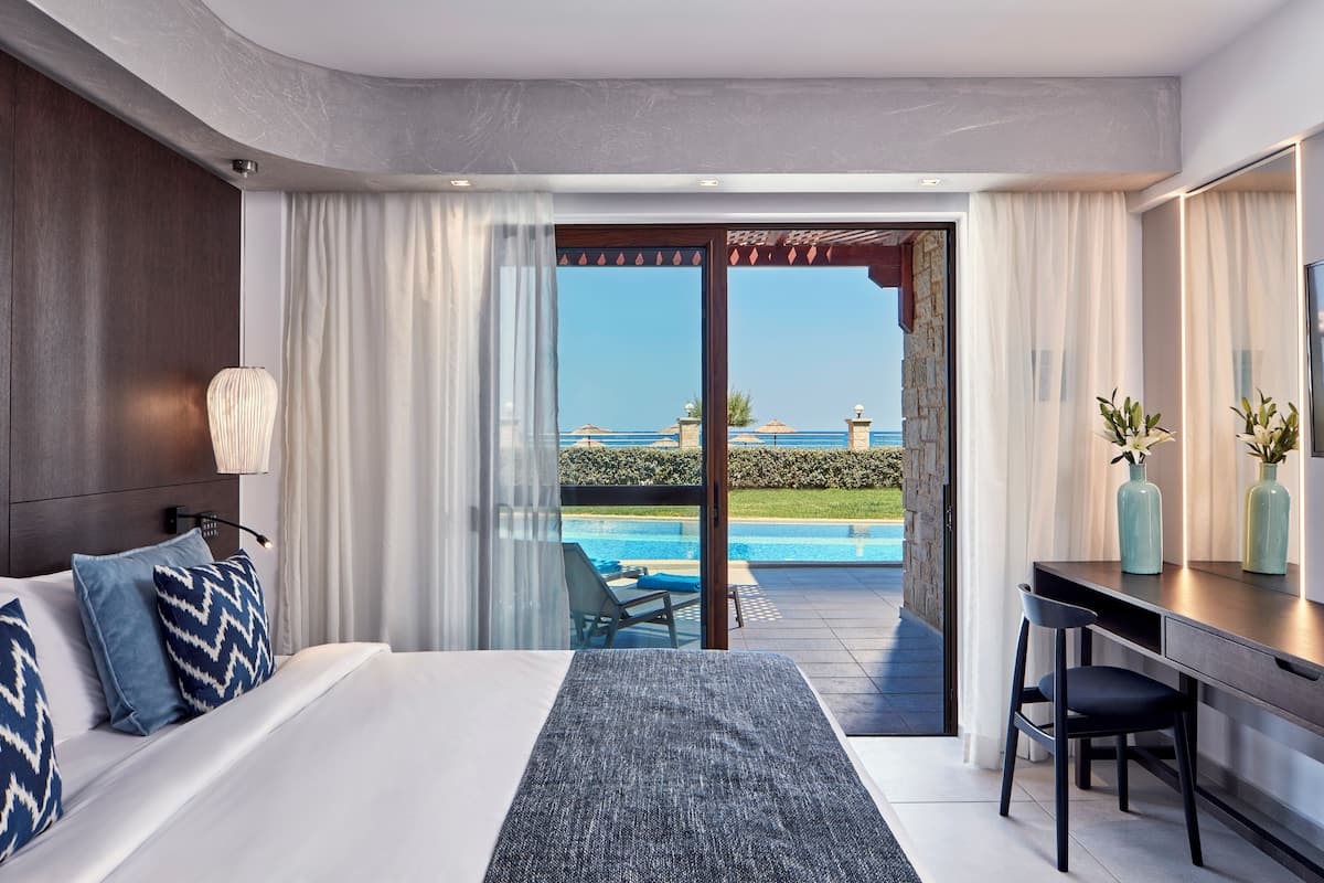 Family Suite Swim Up Sea View | 1 bedroom, free minibar, in-room safe, desk