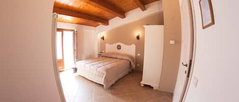 Down comforters, individually furnished, desk, bed sheets