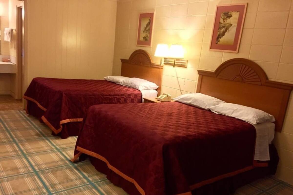 Quarto standard, 2 camas de casal, para não fumantes | 1 quarto, cortinas blackout, Wi-Fi de cortesia